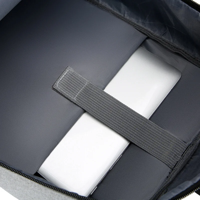 Sacs à dos élégants au design réfléchissant pour hommes CHREPOE 3 Sacs à dos élégants au design réfléchissant pour hommes CHREPOE – Image 3