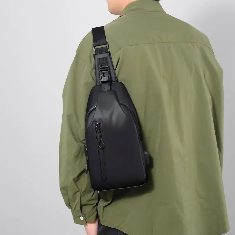 Sacoche Poitrine Homme Cuir Multifonction Grande Capacité USB - CROSSBODY 3 Sacoche Poitrine Homme Cuir Multifonction Grande Capacité USB - CROSSBODY – Image 3