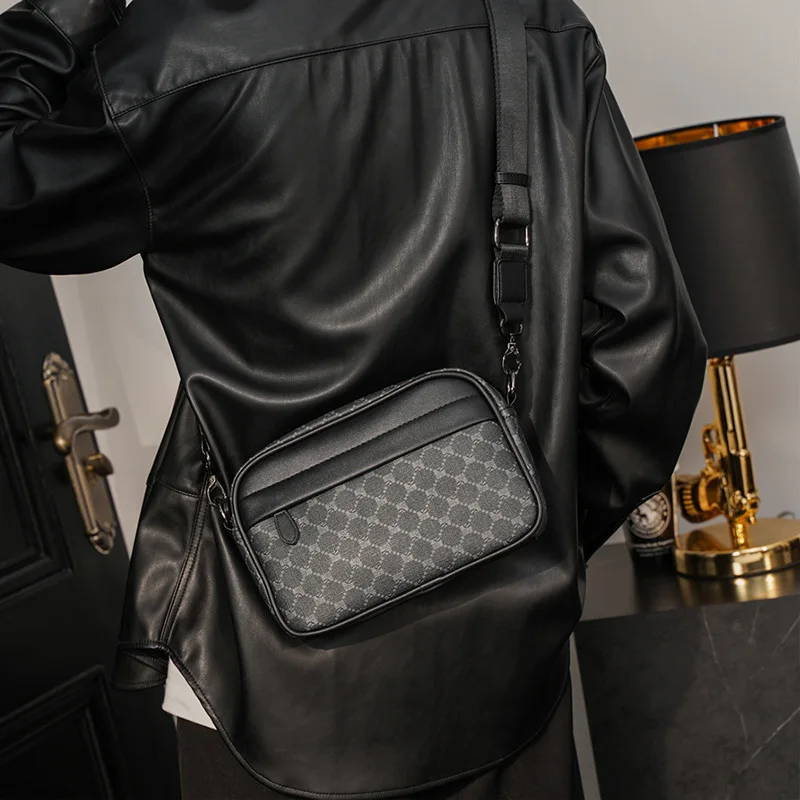 Sacoche Luxe Homme à Carreaux OO – Cuir PU Haut de Gamme 7 Sacoche Luxe Homme à Carreaux OO – Cuir PU Haut de Gamme – Image 7
