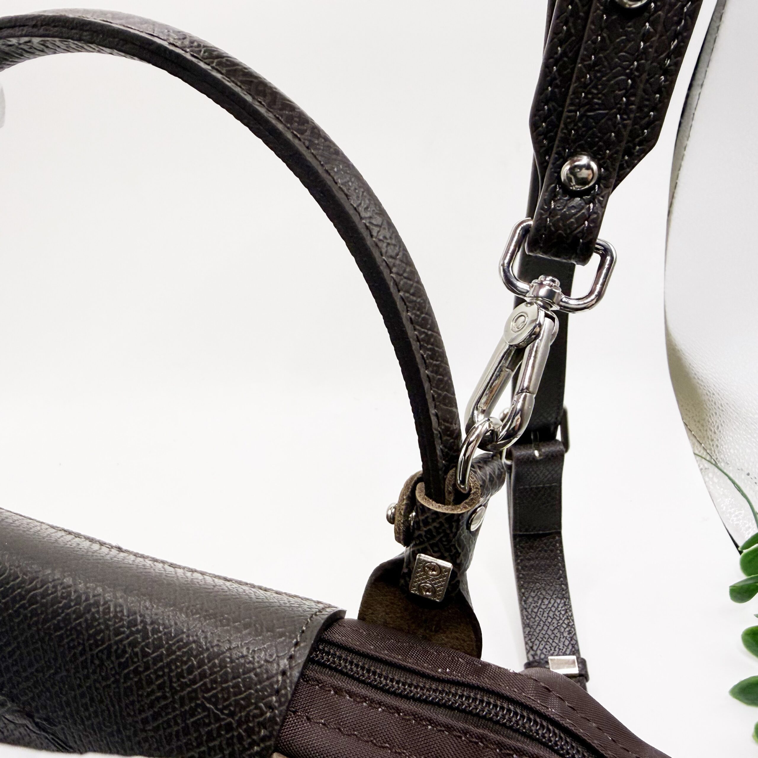 Bandouliere cuir pour sac a poignee courte, sans percage 5 Bandouliere cuir pour sac a poignee courte, sans percage, vue arriere