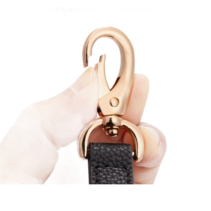 Bandouliere cuir pour sac en pleine fleur reglable 2 Bandouliere cuir pour sac en pleine fleur reglable, vue de trois quarts