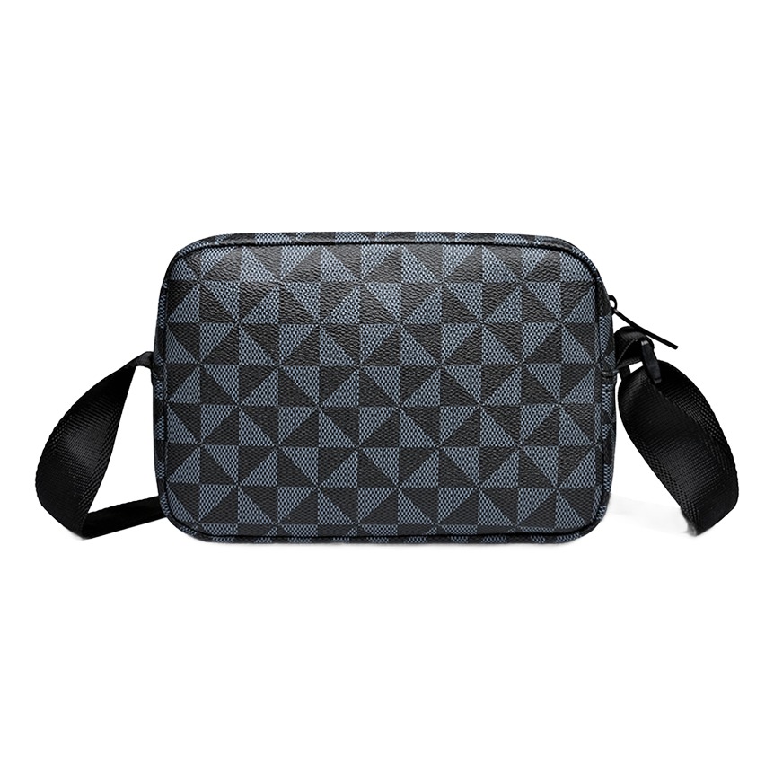 Besace cuir homme a large sangle et motif carreaux 1 Besace cuir homme a large sangle et motif carreaux, vue principale