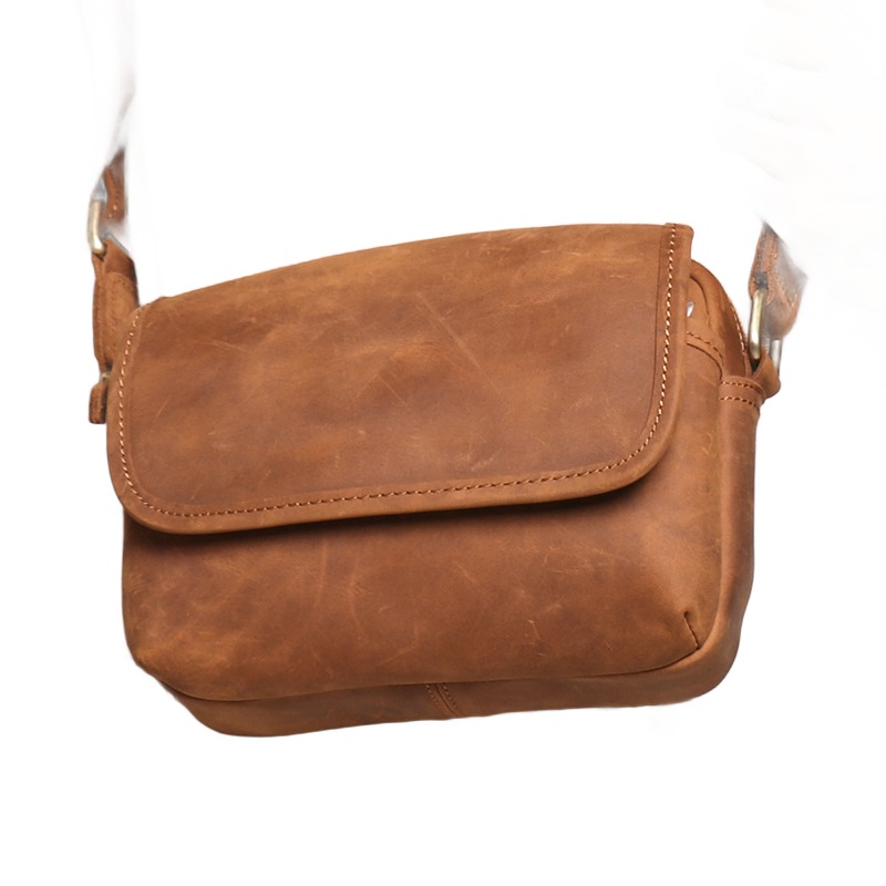Besace cuir homme crazy horse, format compact, trois teintes 1 Besace cuir homme crazy horse, format compact, trois teintes, vue principale