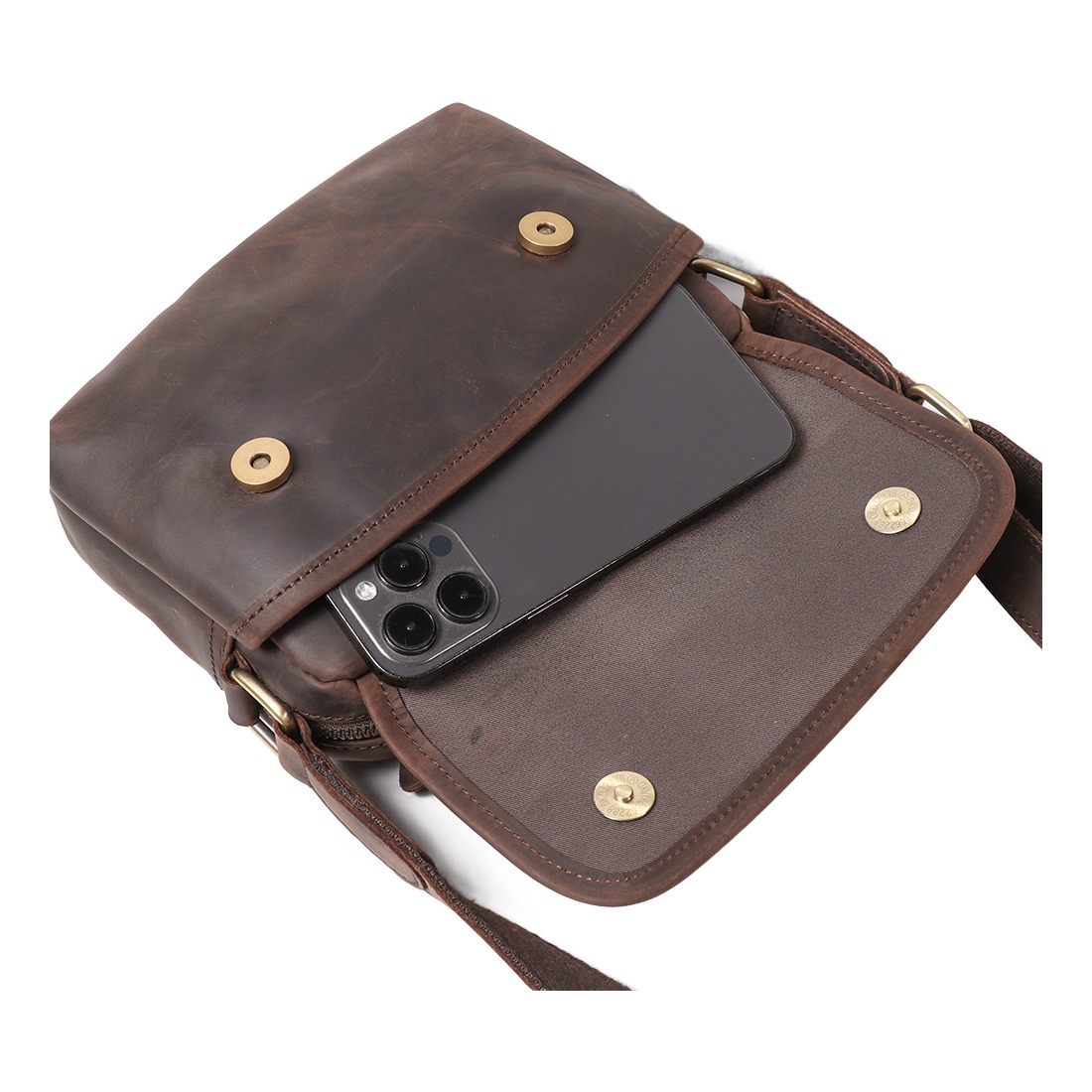 Besace cuir homme crazy horse, format compact, trois teintes 4 Besace cuir homme crazy horse, format compact, trois teintes, detail