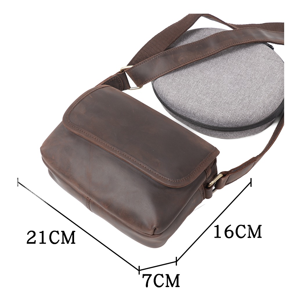 Besace cuir homme crazy horse, format compact, trois teintes 6 Besace cuir homme crazy horse, format compact, trois teintes, vue de profil