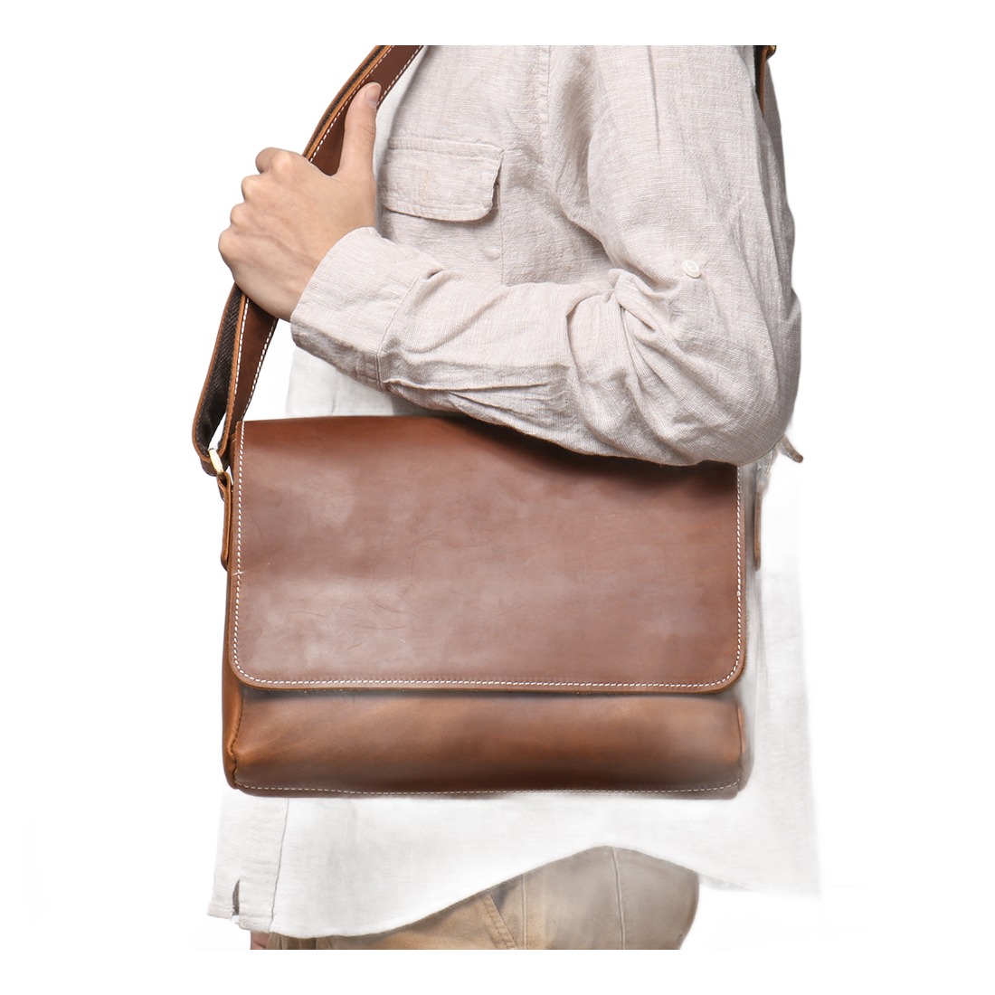Besace cuir homme crazy horse pour le trajet quotidien, 35 cm 4 Besace cuir homme crazy horse pour le trajet quotidien, 35 cm, detail