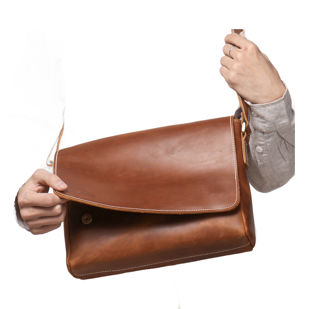 Besace cuir homme crazy horse pour le trajet quotidien, 35 cm 6 Besace cuir homme crazy horse pour le trajet quotidien, 35 cm, vue de profil