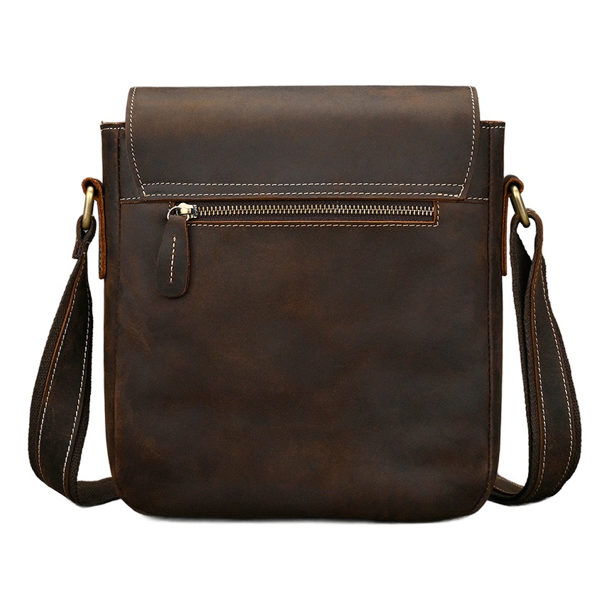 Besace cuir homme doublée cuir, cinq finitions 2 Besace cuir homme doublée cuir, cinq finitions, vue de trois quarts