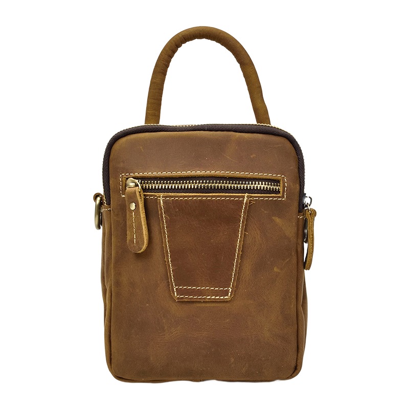 Besace cuir homme en vachette a double fermeture 2 Besace cuir homme en vachette a double fermeture, vue de trois quarts