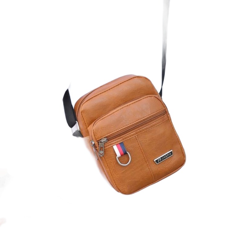 Besace cuir homme grande capacite multifonction 2 Besace cuir homme grande capacite multifonction, vue de trois quarts