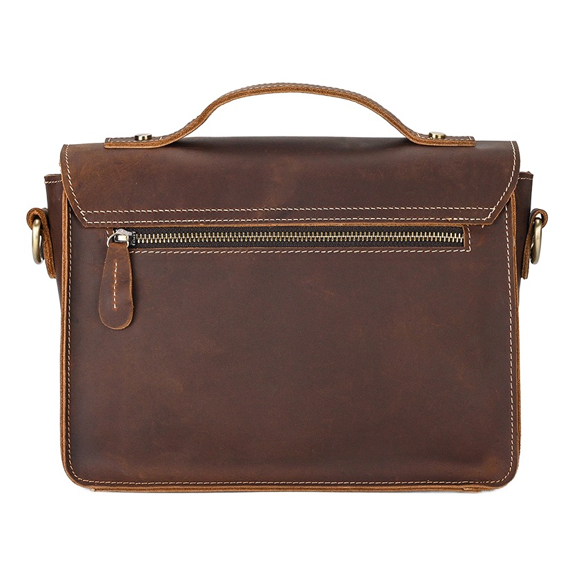 Besace cuir homme petit format en cuir cire 2 Besace cuir homme petit format en cuir cire, vue de trois quarts