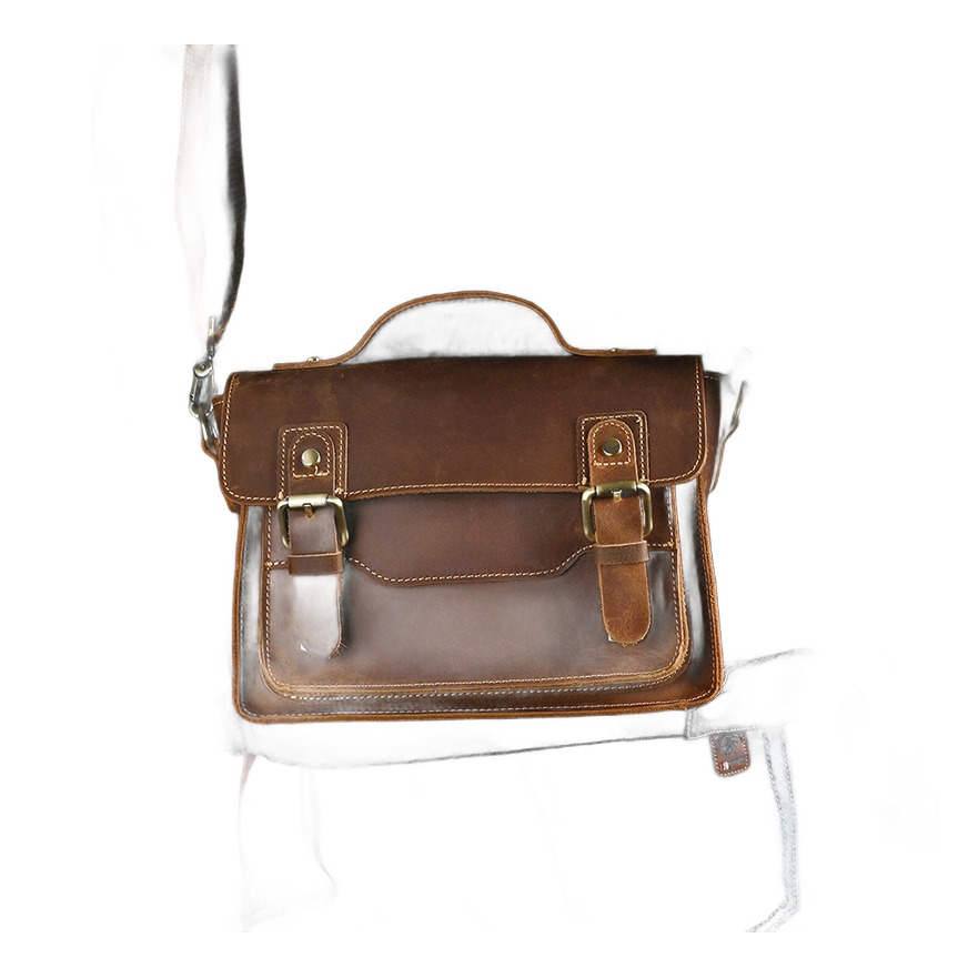 Besace cuir homme petit format en cuir cire 4 Besace cuir homme petit format en cuir cire, detail