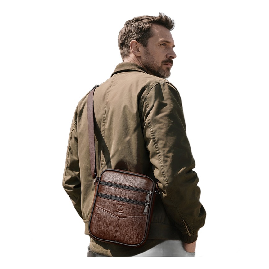 Besace homme en cuir avec compartiment ordinateur 2 Besace homme en cuir avec compartiment ordinateur, vue de trois quarts