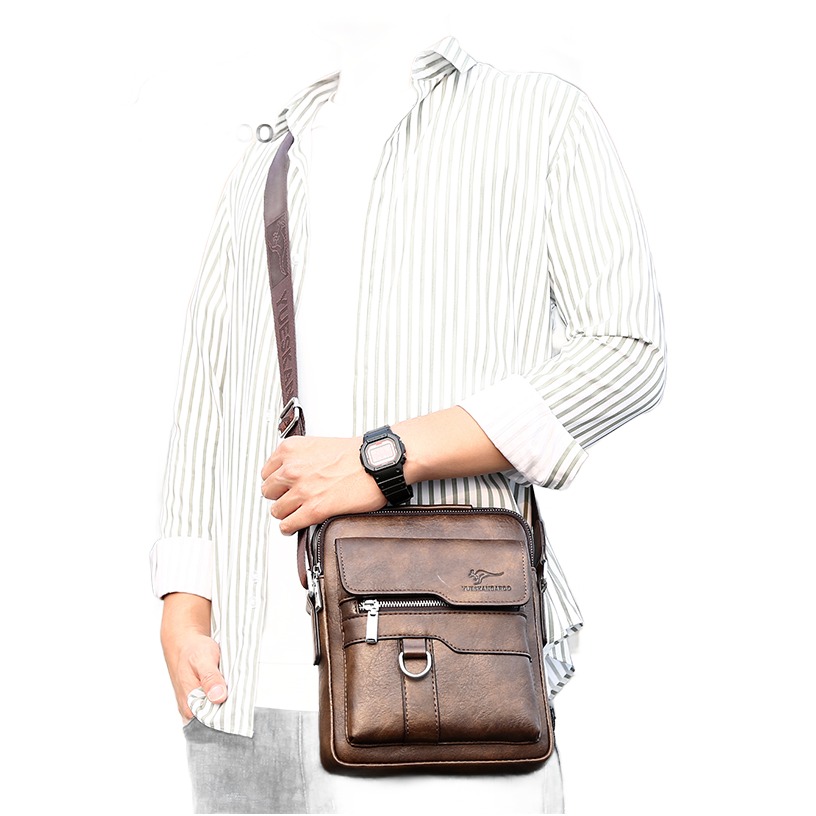 Besace homme en cuir PU à rabat, format large 6 Besace homme en cuir PU à rabat, format large, vue de profil