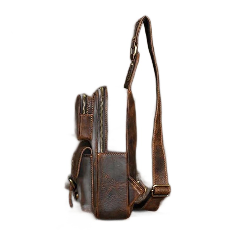 Housse ordinateur portable en cuir, format sacoche horizontale 2 Housse ordinateur portable en cuir, format sacoche horizontale, vue de trois quarts