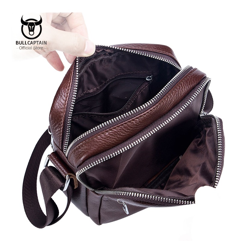 Pochette homme à rabat en cuir lisse avec poche zippée 5 Pochette homme à rabat en cuir lisse avec poche zippée, vue arriere