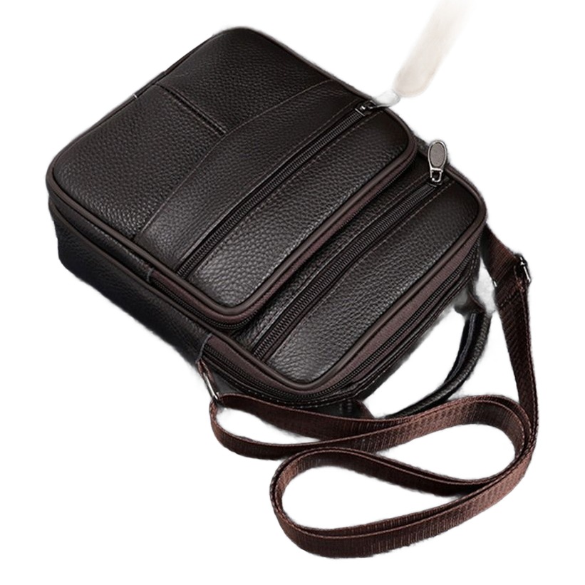 Pochette homme compacte en cuir naturel pour tablette 2 Pochette homme compacte en cuir naturel pour tablette, vue de trois quarts