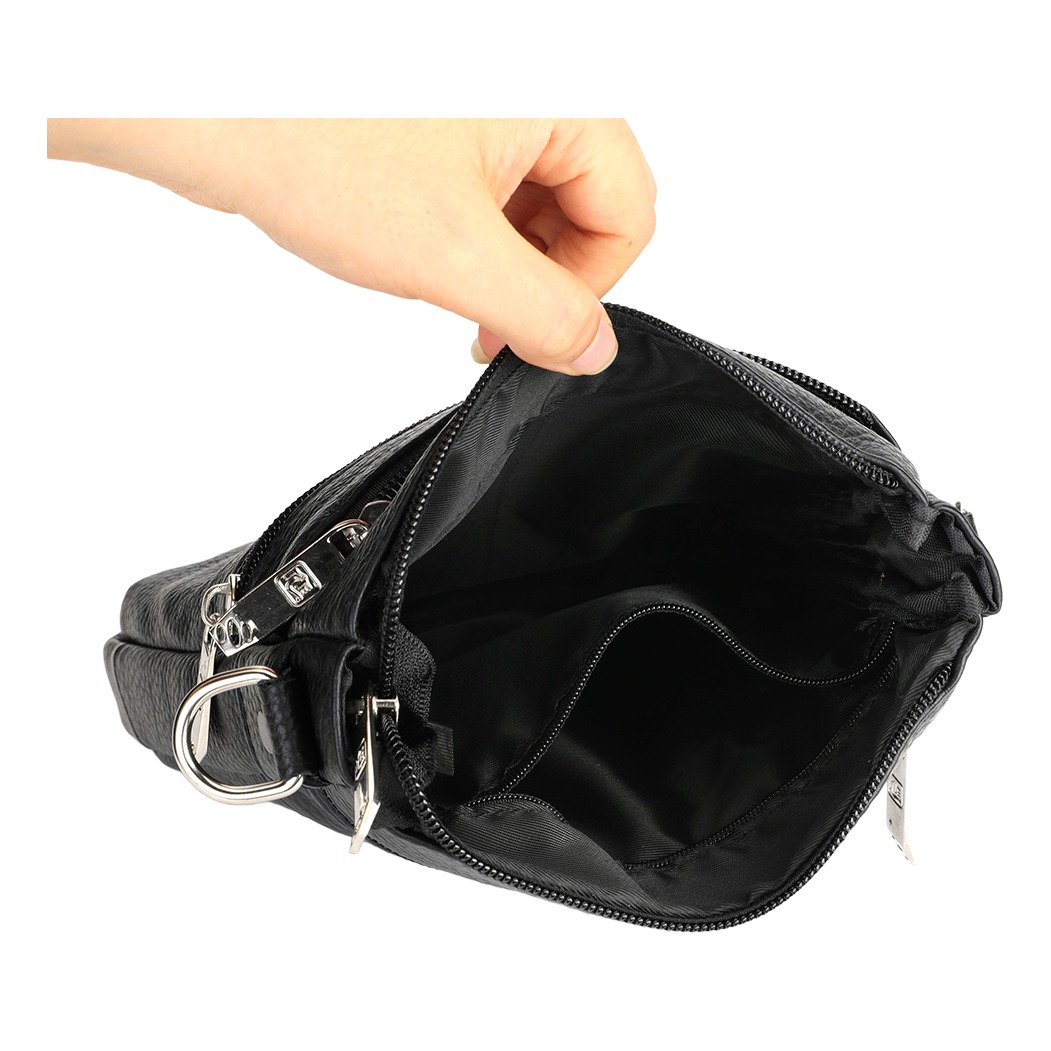 Pochette homme d'affaires en cuir à ligne épurée 2 Pochette homme d'affaires en cuir à ligne épurée, vue de trois quarts