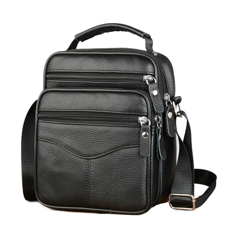 Pochette homme d'affaires en cuir en trois tailles 2 Pochette homme d'affaires en cuir en trois tailles, vue de trois quarts