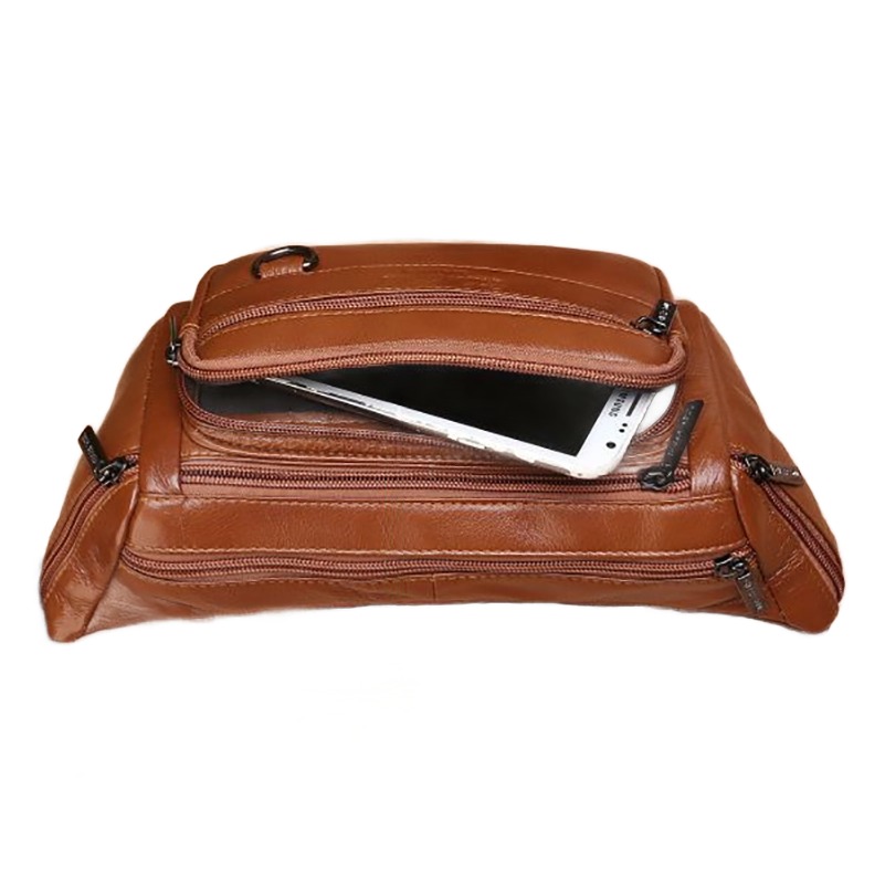 Pochette homme de hanche en cuir de vachette à boucle 4 Pochette homme de hanche en cuir de vachette à boucle, detail