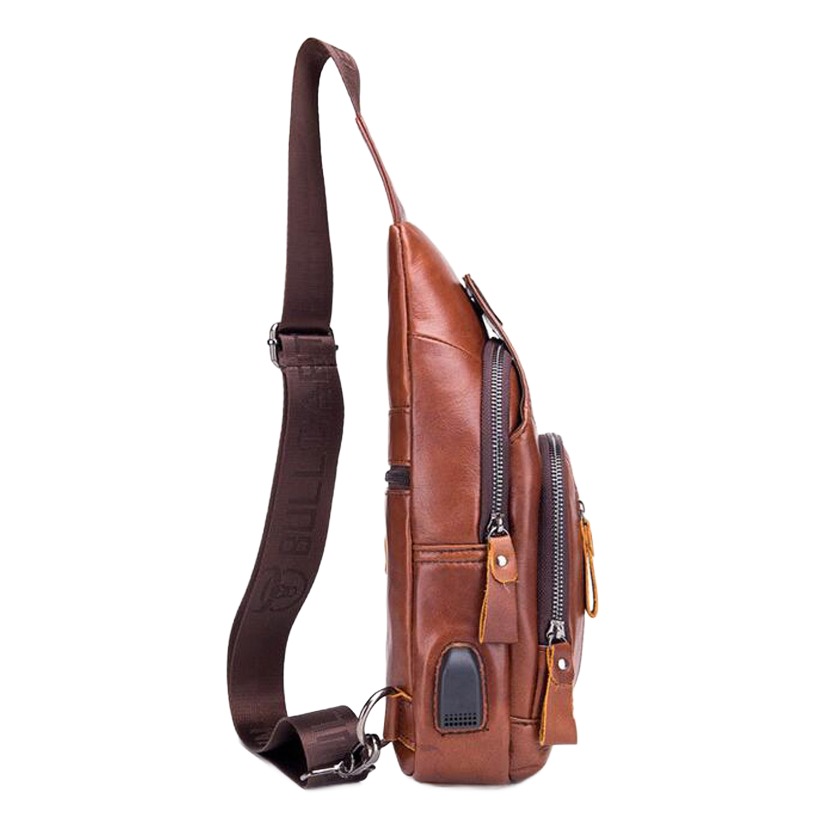 Pochette homme de poitrine en cuir de vachette avec port USB 1 Pochette homme de poitrine en cuir de vachette avec port USB, vue principale