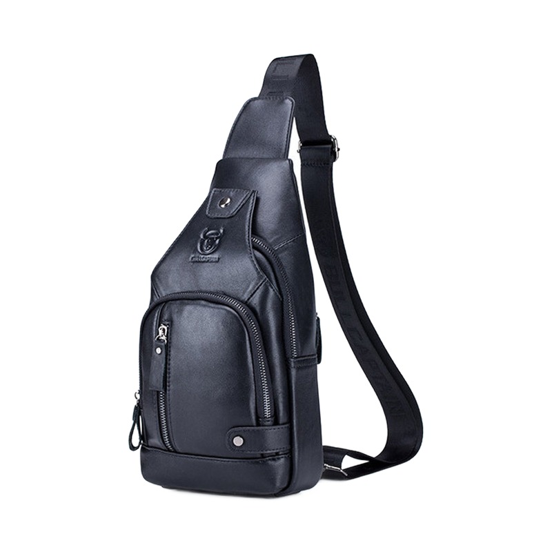 Pochette homme de poitrine en cuir de vachette avec port USB 3 Pochette homme de poitrine en cuir de vachette avec port USB, vue de face