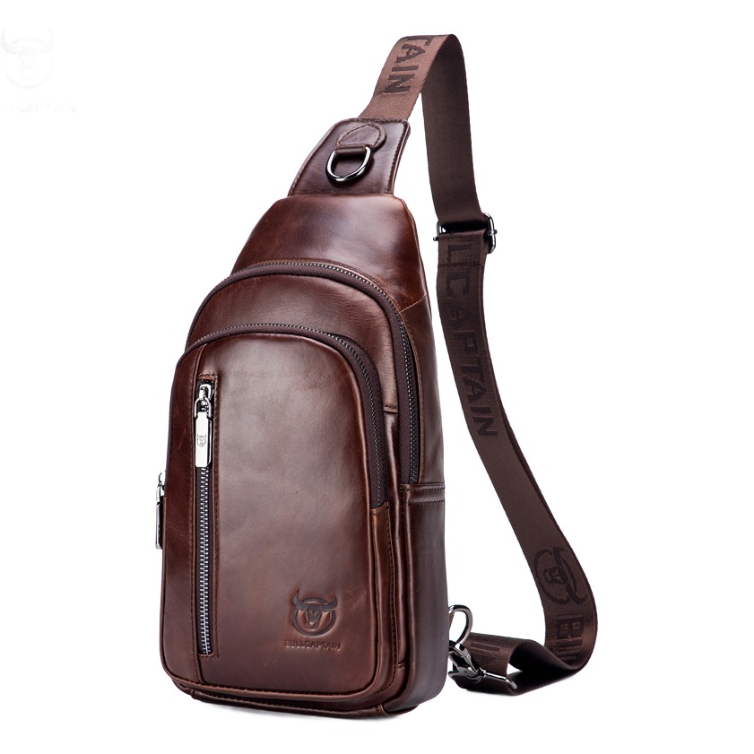 Pochette homme de poitrine en cuir pour sortie et loisirs 2 Pochette homme de poitrine en cuir pour sortie et loisirs, vue de trois quarts
