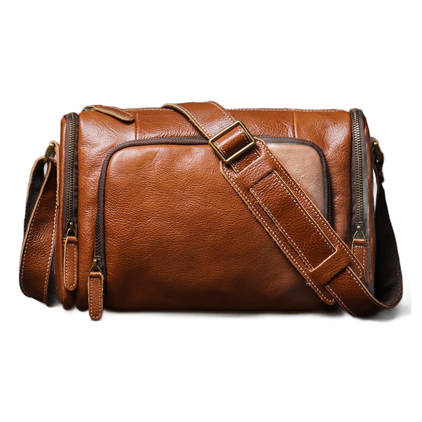 Pochette homme en cuir à compartiments multiples 2 Pochette homme en cuir à compartiments multiples, vue de trois quarts