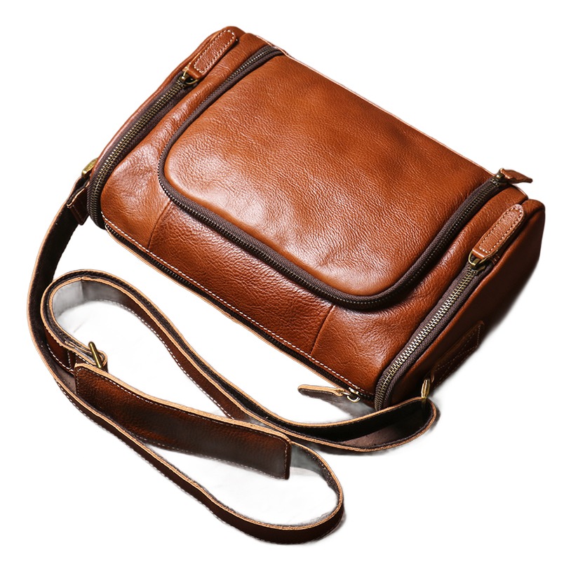 Pochette homme en cuir à compartiments multiples 4 Pochette homme en cuir à compartiments multiples, detail