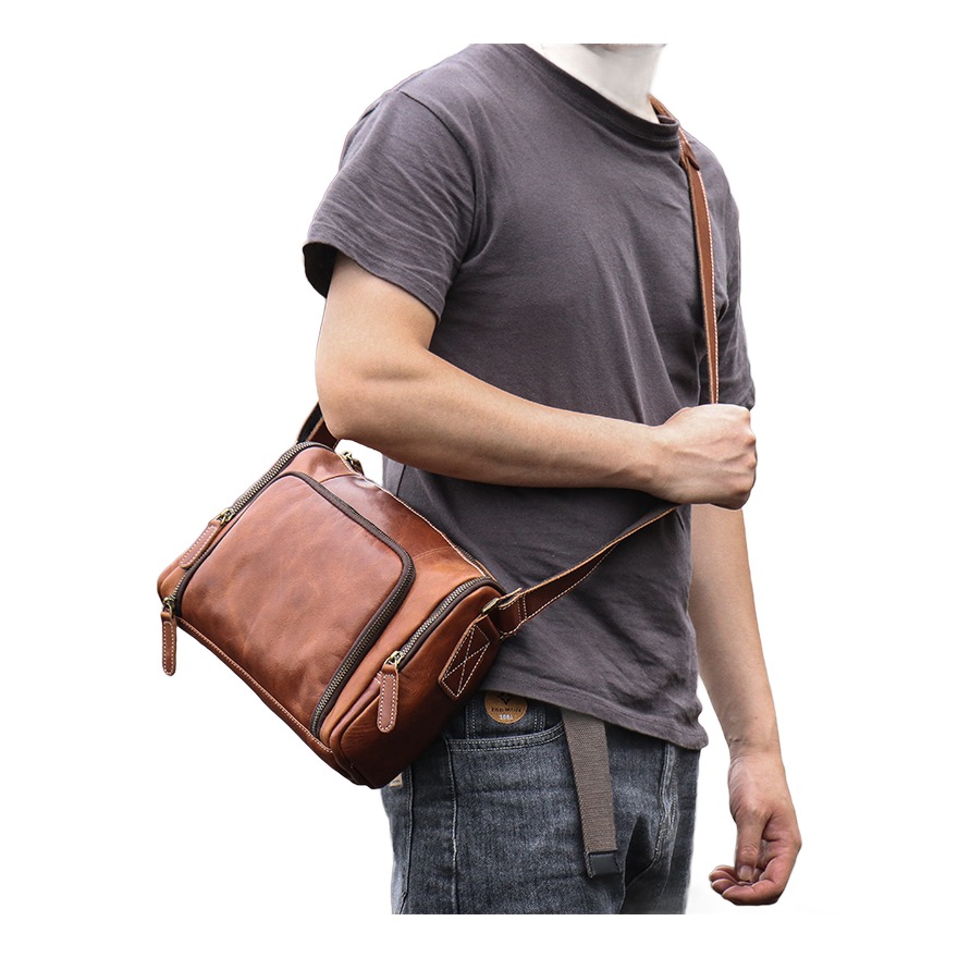 Pochette homme en cuir à compartiments multiples 5 Pochette homme en cuir à compartiments multiples, vue arriere