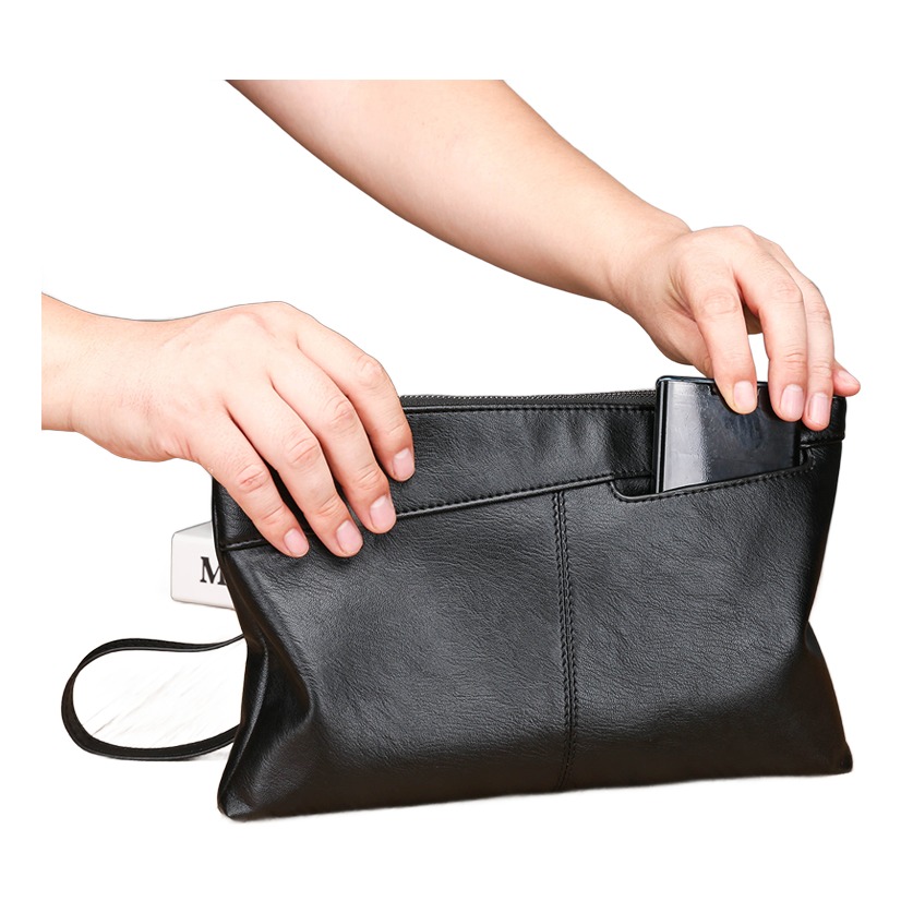 Pochette homme en cuir de vachette, deux tailles, fermeture éclair 4 Pochette homme en cuir de vachette, deux tailles, fermeture éclair, detail
