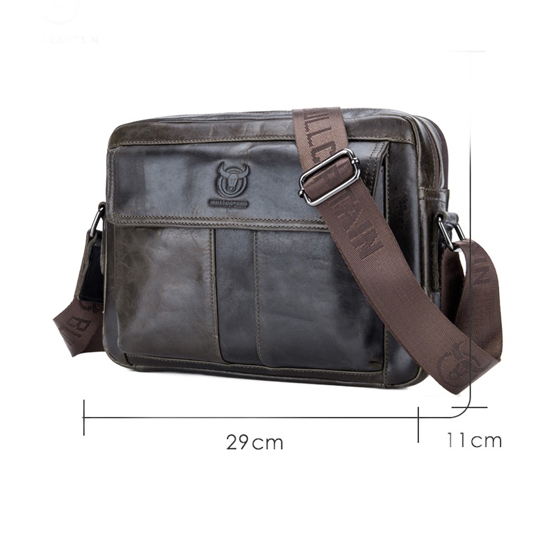 Pochette homme grande capacité multifonction en cuir 2 Pochette homme grande capacité multifonction en cuir, vue de trois quarts