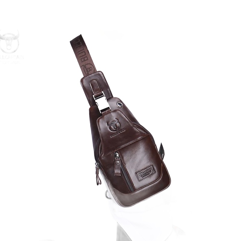 Pochette homme verticale de poitrine en cuir pour la ville 3 Pochette homme verticale de poitrine en cuir pour la ville, vue de face
