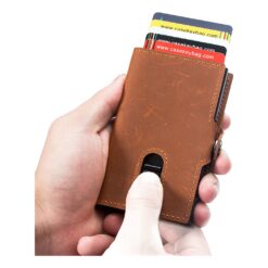 Portefeuille homme cuir et boîtier alu à éjection, blocage RFID, vue de trois quarts