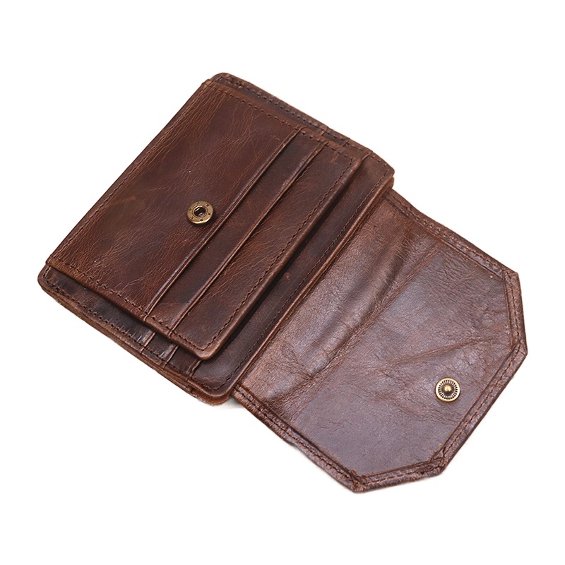 Portefeuille homme en cuir veritable a deux volets classique 2 Portefeuille homme en cuir veritable a deux volets classique, vue de trois quarts