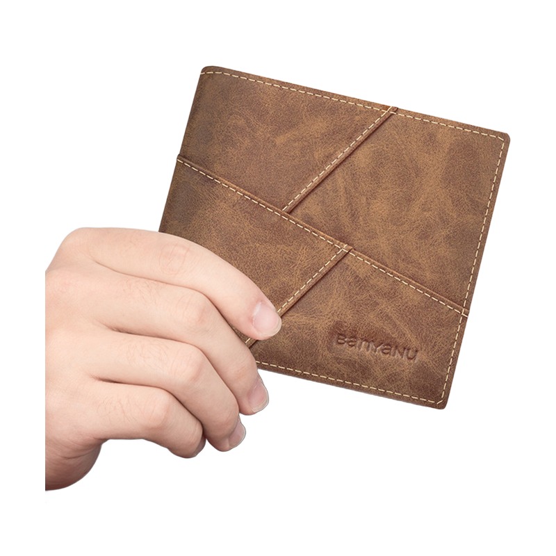 Portefeuille homme en cuir veritable a fentes verticales 2 Portefeuille homme en cuir veritable a fentes verticales, vue de trois quarts