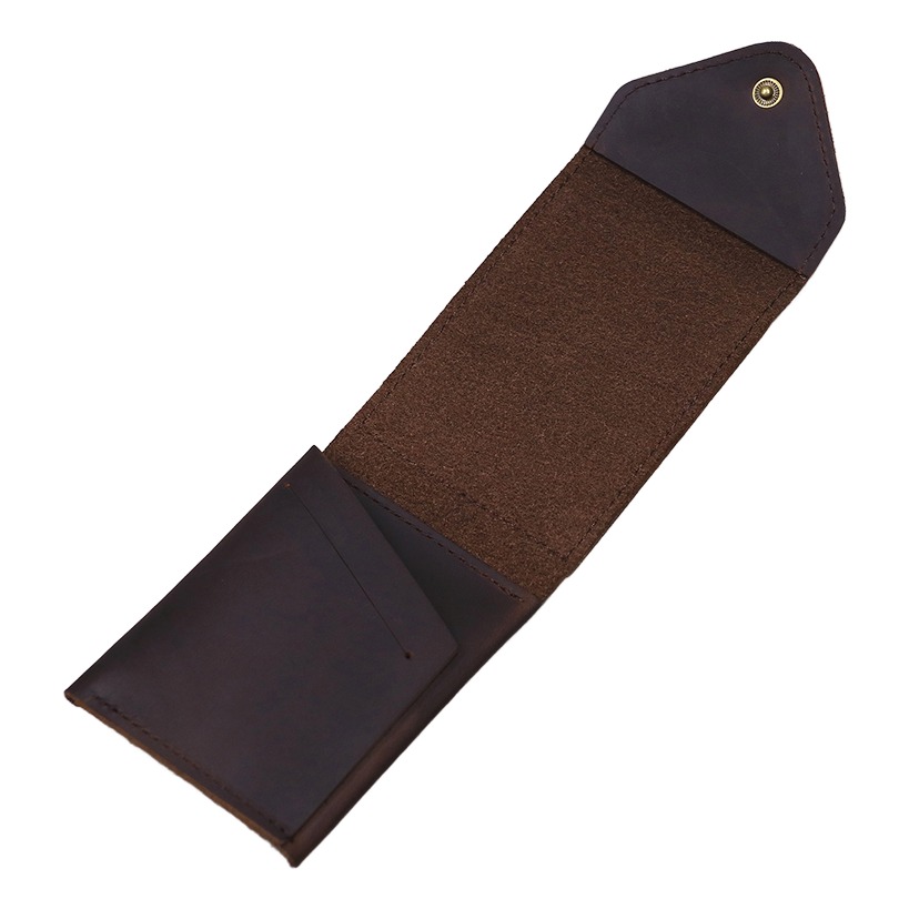 Portefeuille homme minimaliste en cuir de vache à rabat enveloppe 3 Portefeuille homme minimaliste en cuir de vache à rabat enveloppe, vue de face