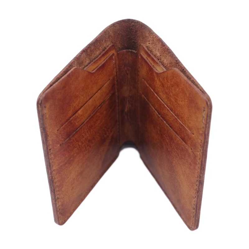 Portefeuille homme rétro en cuir véritable, cousu main 2 Portefeuille homme rétro en cuir véritable, cousu main, vue de trois quarts
