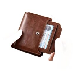 Portefeuille homme RFID zippé en simili cuir, patte et fenêtre, vue de trois quarts