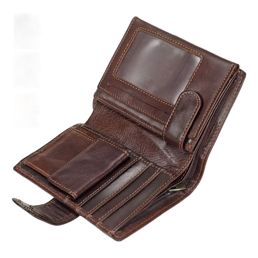 Portefeuille homme vertical en cuir de vache à patte de fermeture 2 Portefeuille homme vertical en cuir de vache à patte de fermeture, vue de trois quarts