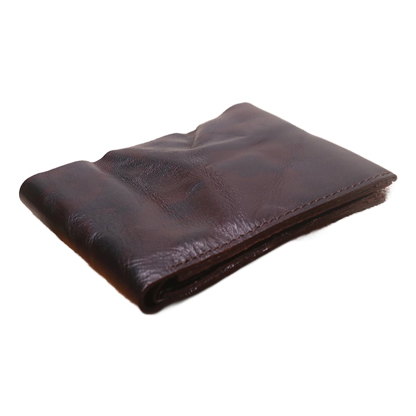 Portefeuille homme vintage en cuir veritable deux volets 2 Portefeuille homme vintage en cuir veritable deux volets, vue de trois quarts