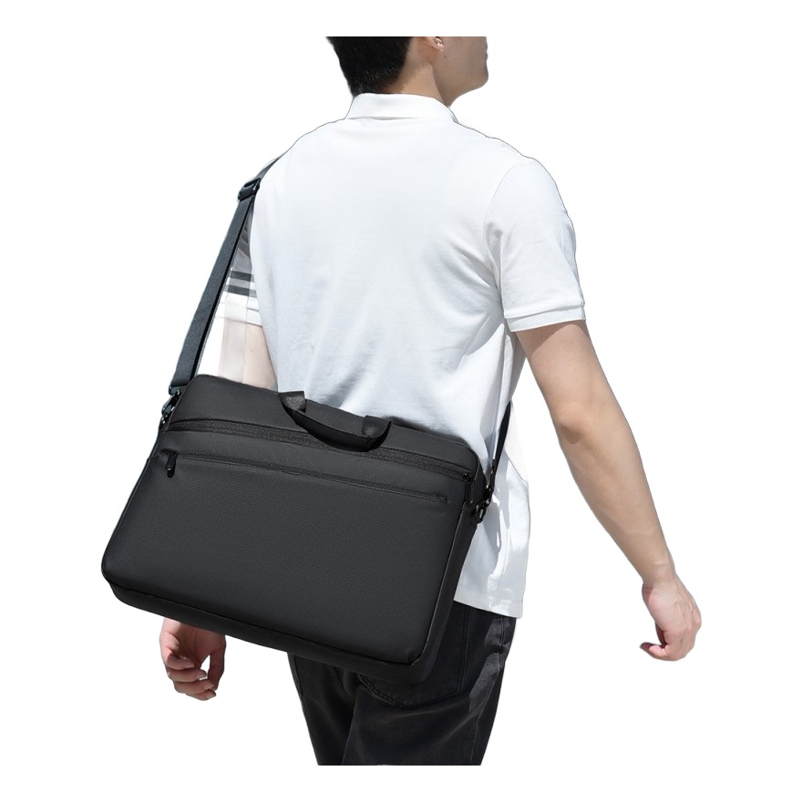 Sacoche bandouliere homme pour ordinateur jusqu a 17 pouces 2 Sacoche bandouliere homme pour ordinateur jusqu a 17 pouces, vue de trois quarts