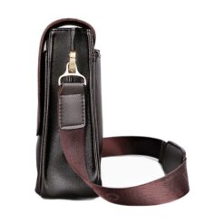 Sacoche bandouliere homme verticale pour les loisirs, vue de trois quarts