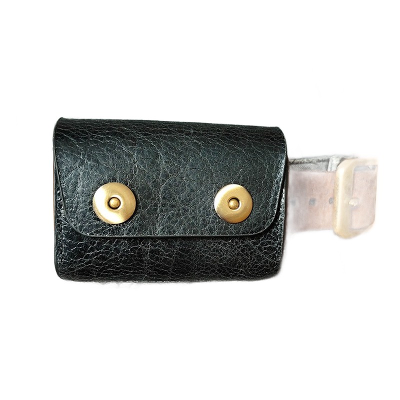 Sacoche ceinture homme en cuir, format porte-cartes 2 Sacoche ceinture homme en cuir, format porte-cartes, vue de trois quarts