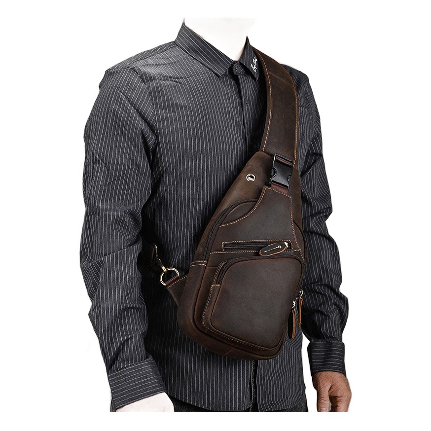 Sacoche homme cuir de vache, portage poitrine 4 Sacoche homme cuir de vache, portage poitrine, detail