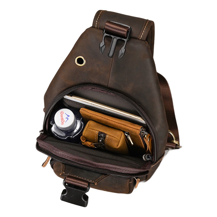 Sacoche homme cuir de vache, portage poitrine 5 Sacoche homme cuir de vache, portage poitrine, vue arriere