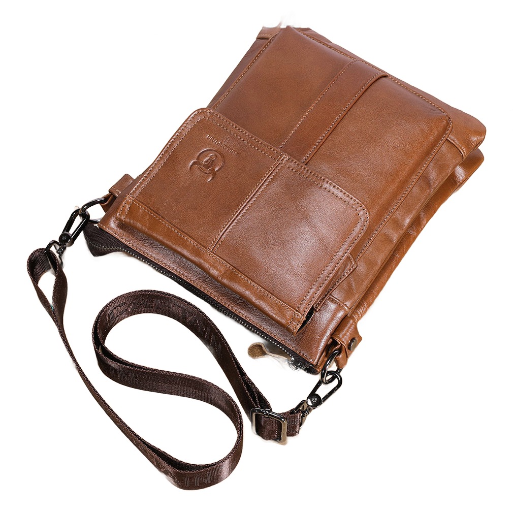 Sacoche homme cuir de vachette a grande contenance 2 Sacoche homme cuir de vachette a grande contenance, vue de trois quarts