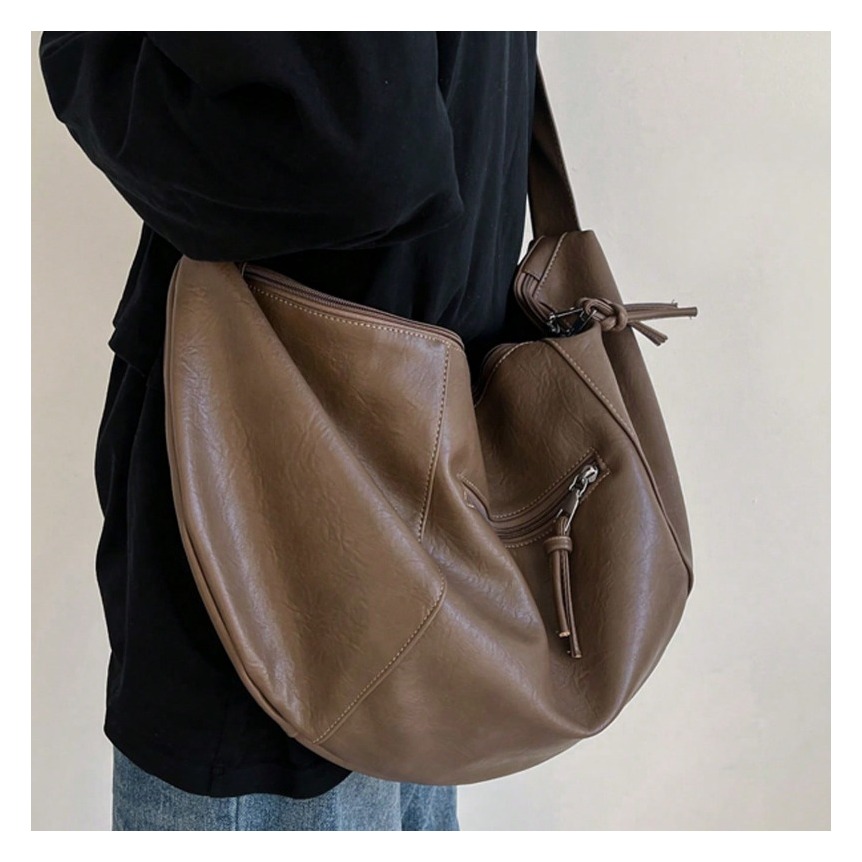 Sacoche homme cuir PU bandoulière, forme boulette élégante 5 Sacoche homme cuir PU bandoulière, forme boulette élégante, vue arriere