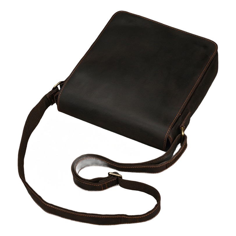 Sacoche homme cuir vintage a bandouliere large 6 Sacoche homme cuir vintage a bandouliere large, vue de profil
