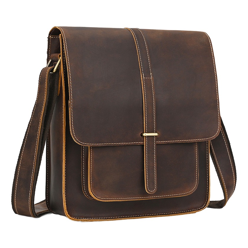 Sacoche homme cuir vintage en peau de vache souple 2 Sacoche homme cuir vintage en peau de vache souple, vue de trois quarts